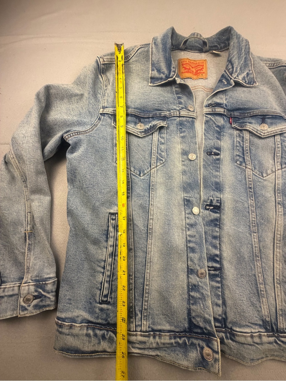 Levi's Light Wash Blue Denim Jacket - Picture 6 of 13